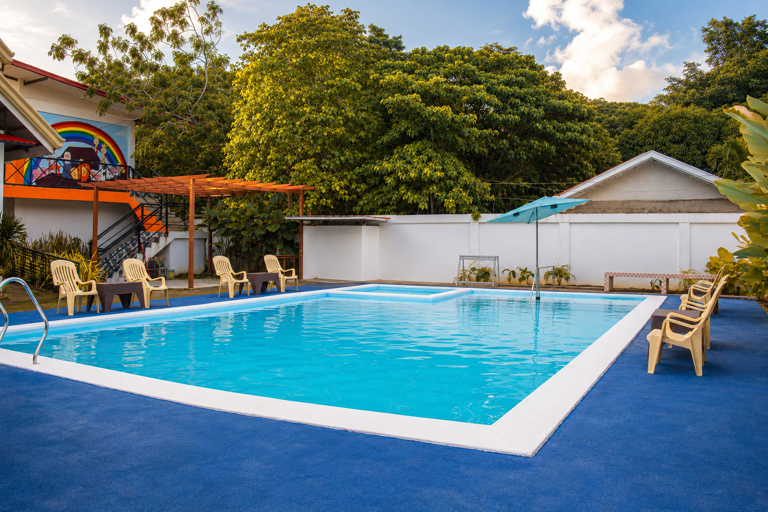 Luxury Poolside